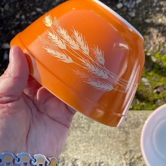 Vintage but NEW Pyrex Mixing Bowl set of 4 - Picture 3 of 11